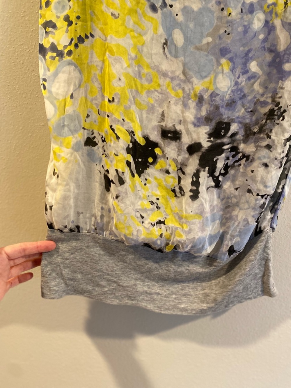 Three Dots 100% Silk Abstract Blouse Medium Gray Tencel Cami Layered Top USA - Picture 3 of 11